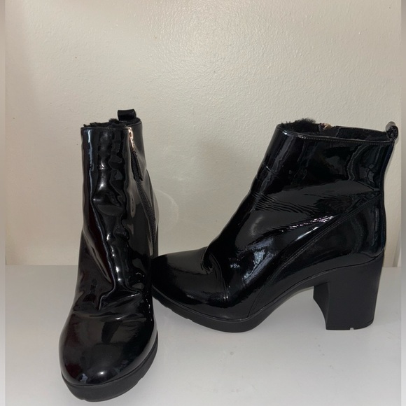 Black Heeled Boots with Glossy Patent Finish - Picture 5 of 9